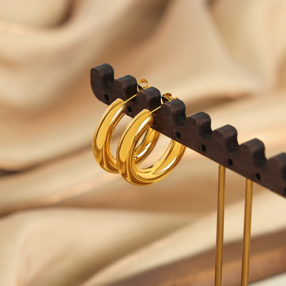 Chic Simplicity: Personalized Fashion Earrings