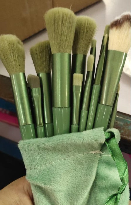 GlamEssentials: 13-Piece Makeup Brush Set for Flawless Beauty Application