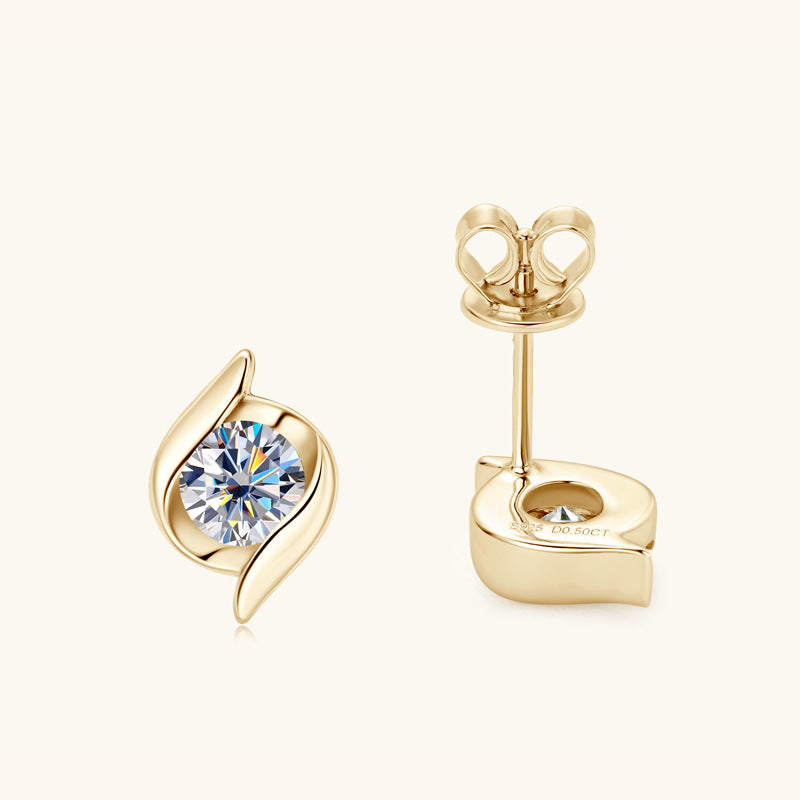 Luxe Sparkle: Affordable High-Grade Moissanite Stud Earrings