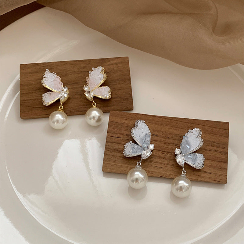 Luxurious Flutter: Gradient Butterfly Pearl Earrings with Rhinestones