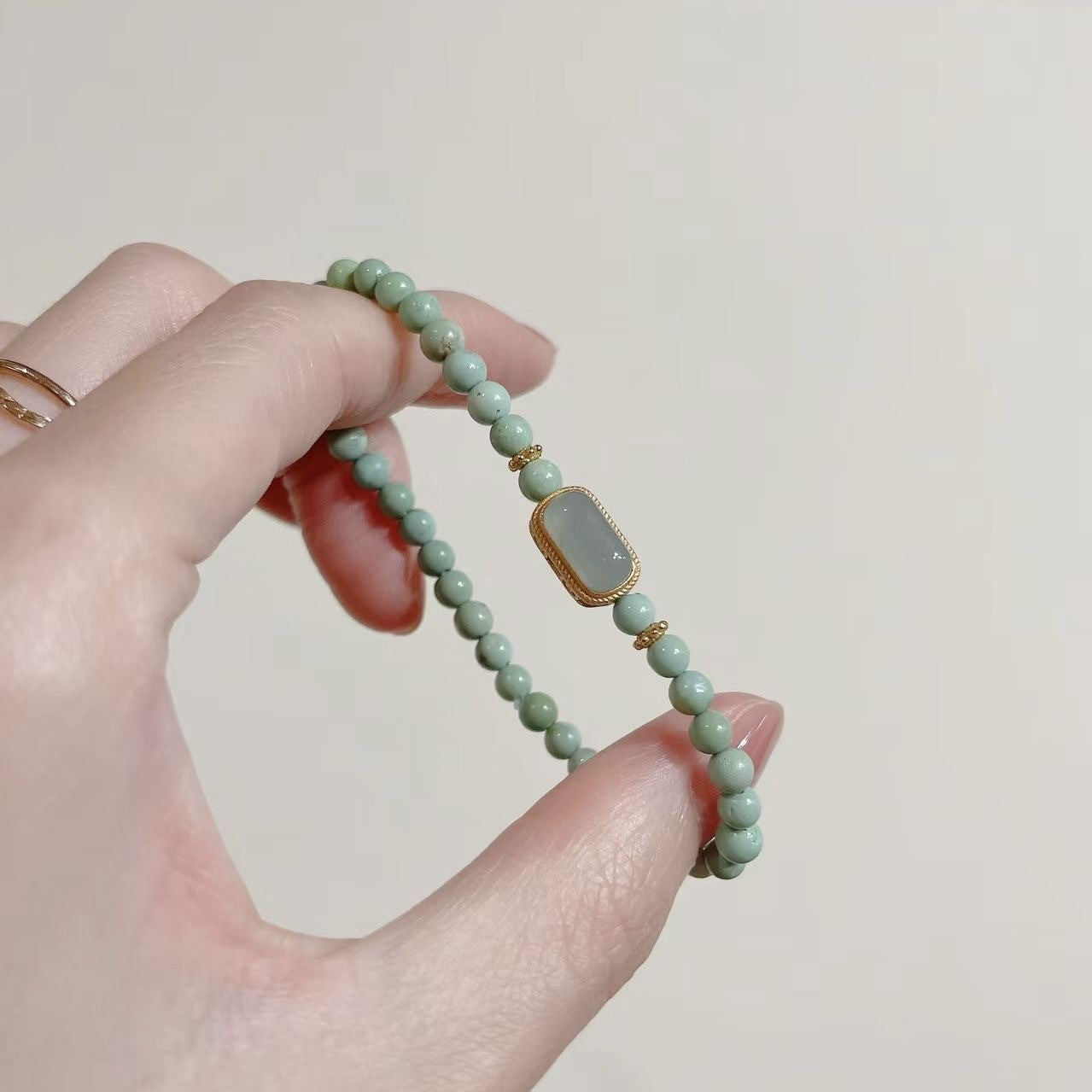 Dual Circle Delight: Exquisite Beaded Bracelet for a Unique Touch