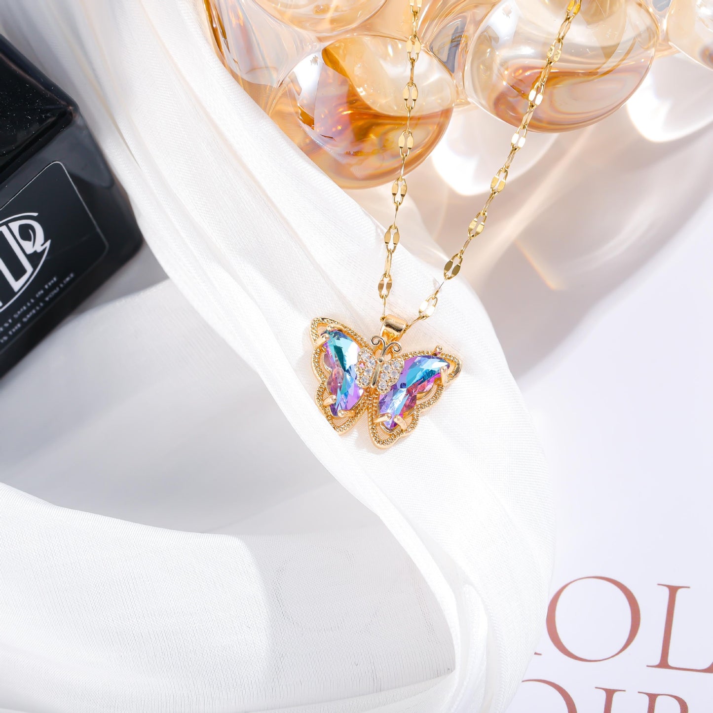 Fluttering Beauty: Micro-Inlaid Zircon Butterfly Clavicle Chain Necklace