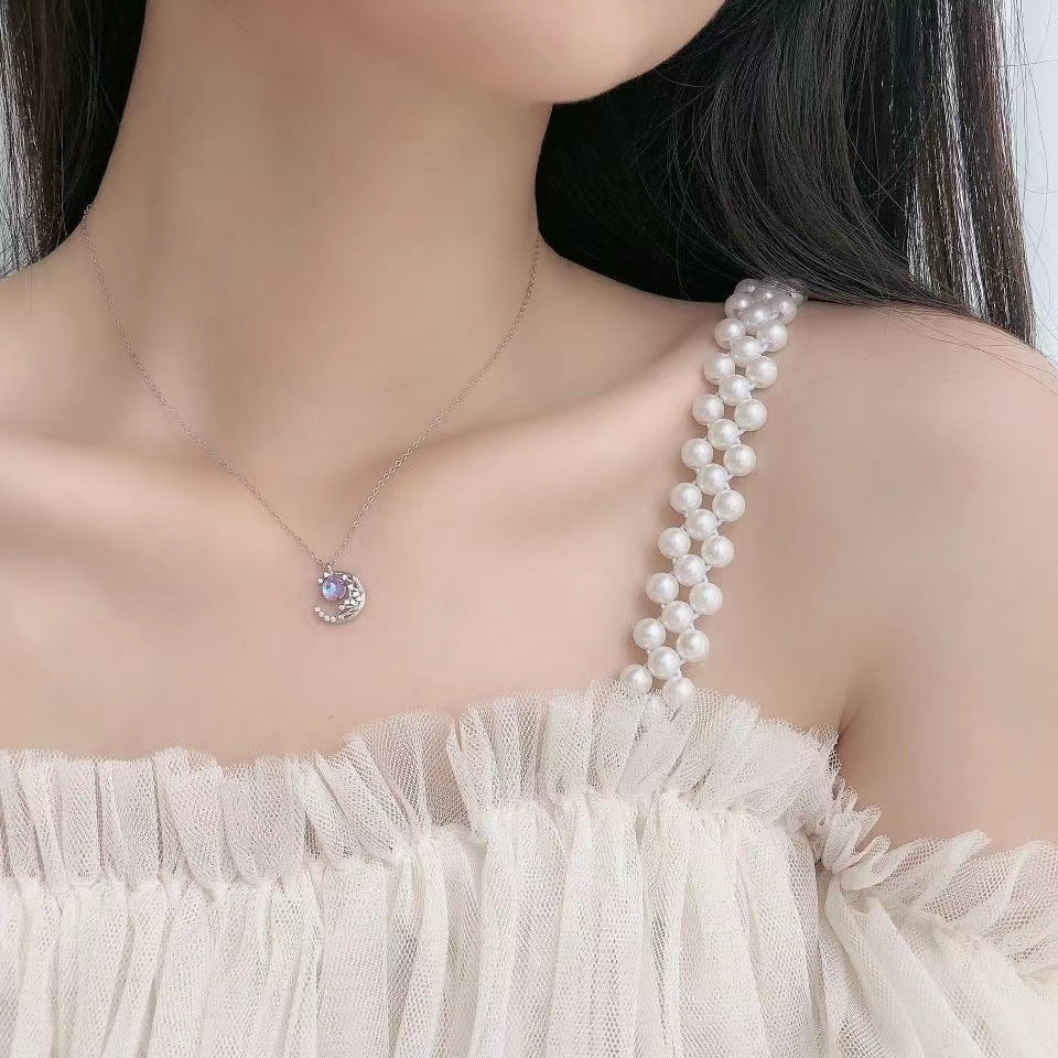 Stellar Dreams: Crescent Moon Diamond Inlaid Clavicle Chain Necklace