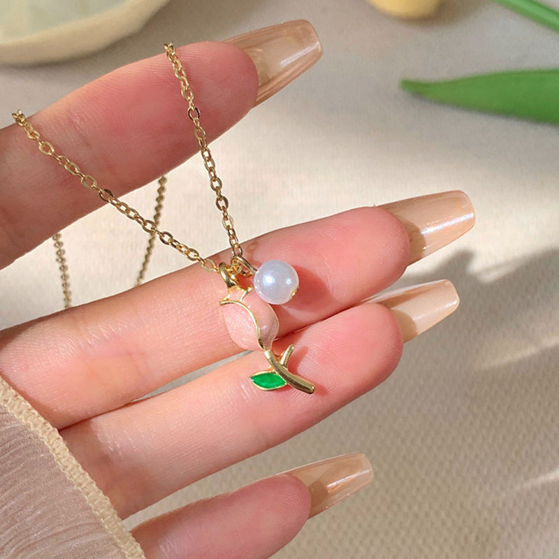 Radiant Blooms: Tulip Pearl Necklace - Elegance for Every Neckline