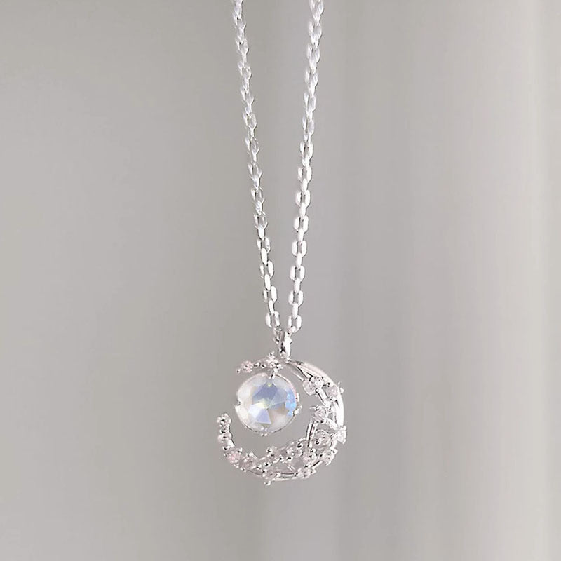 Stellar Dreams: Crescent Moon Diamond Inlaid Clavicle Chain Necklace
