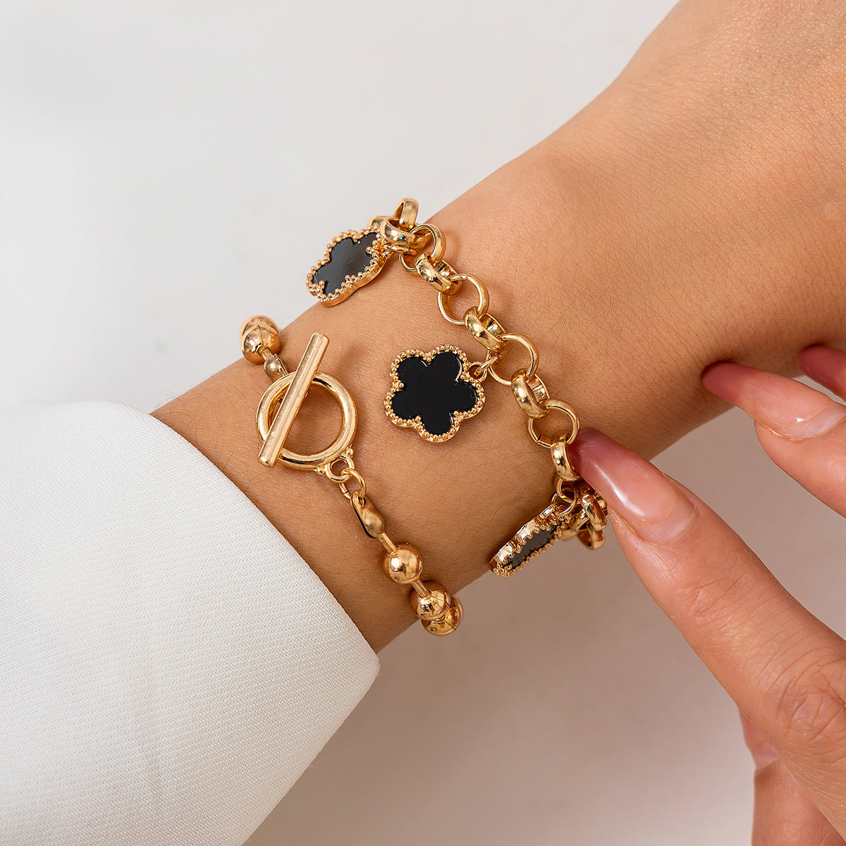 Glamorous Graffiti: Hip Hop Punk Rhinestone Chain Bracelet