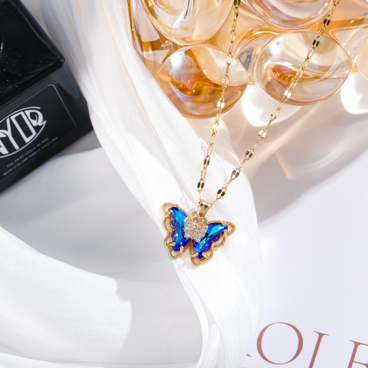 Fluttering Beauty: Micro-Inlaid Zircon Butterfly Clavicle Chain Necklace