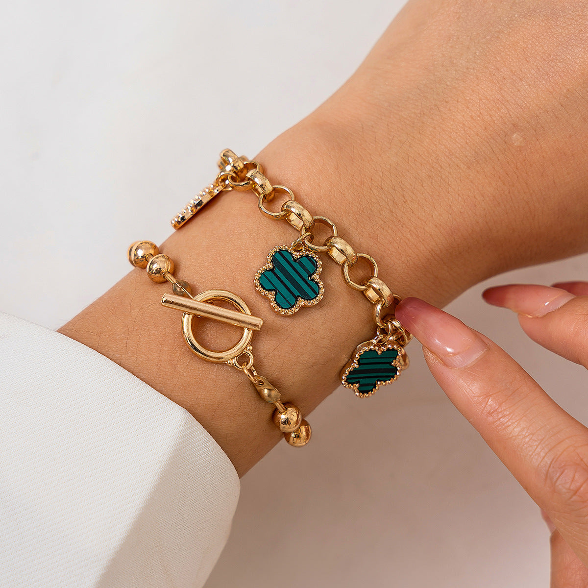 Glamorous Graffiti: Hip Hop Punk Rhinestone Chain Bracelet