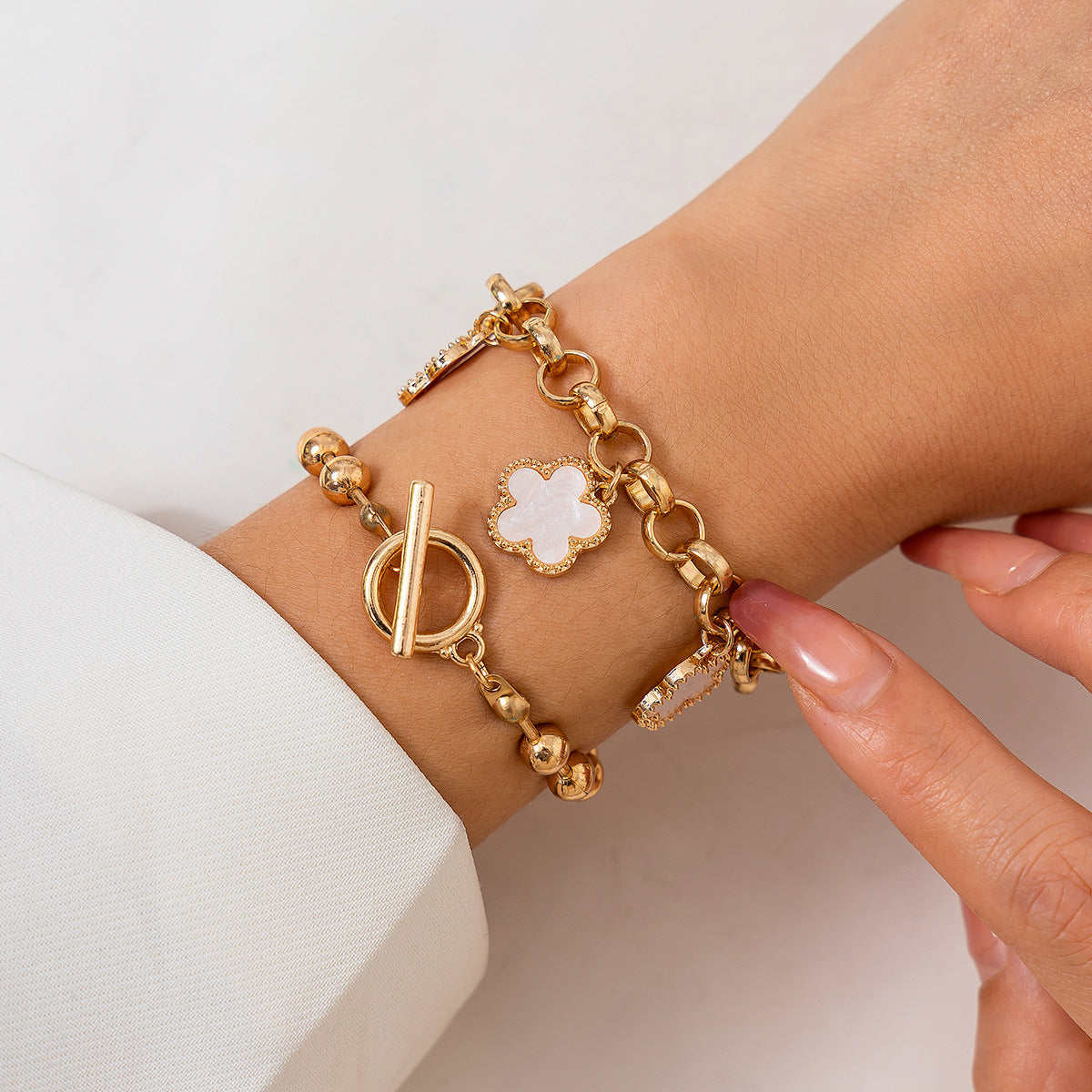 Glamorous Graffiti: Hip Hop Punk Rhinestone Chain Bracelet