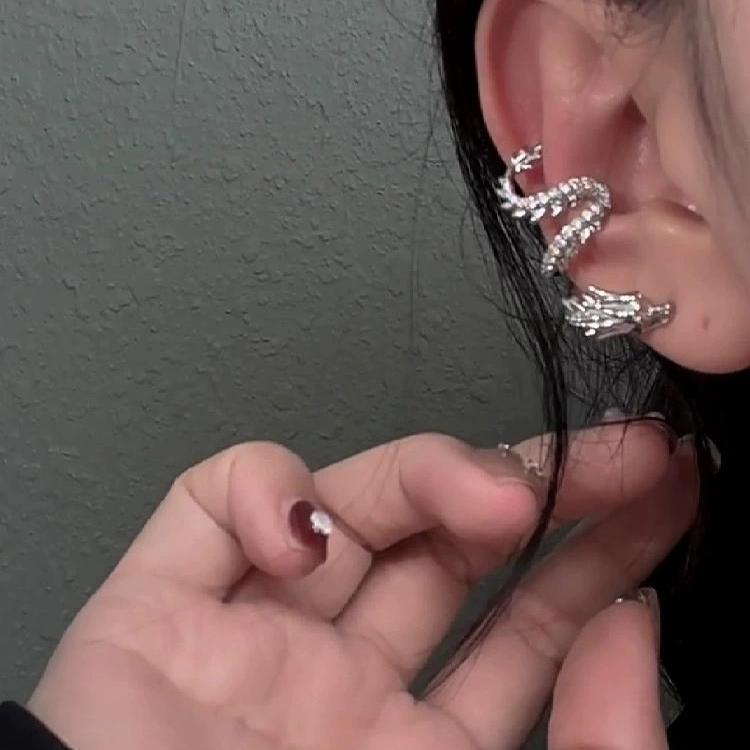 Dragon Dreams: Sweet and Cool Ear Clip with a Special-Interest Design