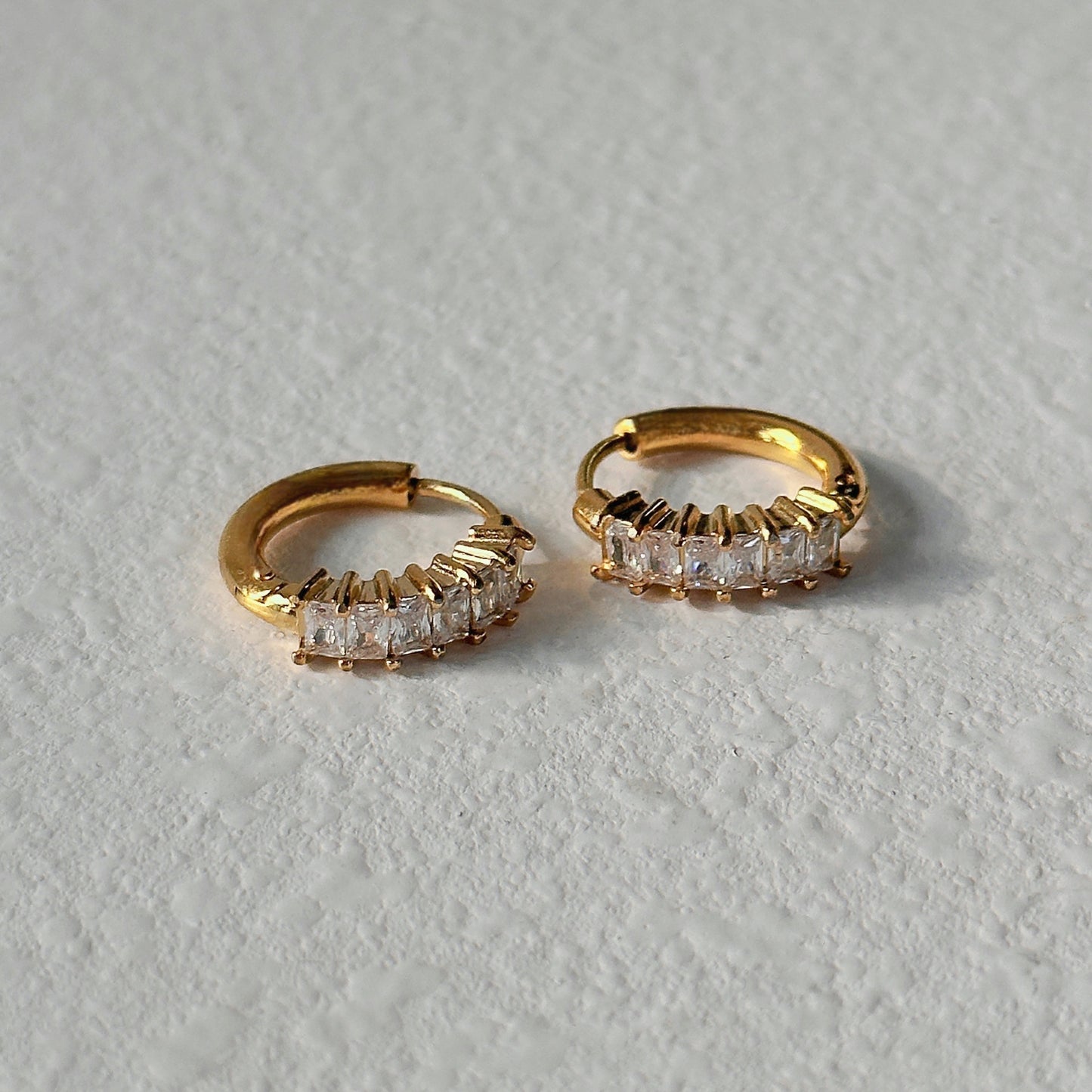 Vintage Vogue: Retro Titanium Steel Small Zircon Earrings