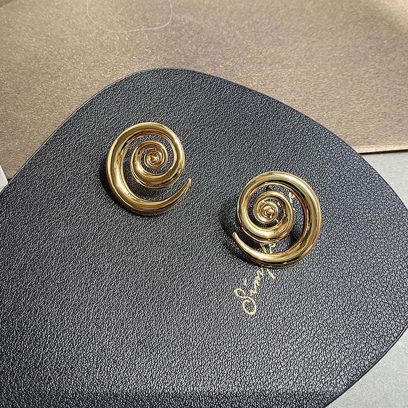 Golden Spin: Geometric Rotation 18K Gold Earrings