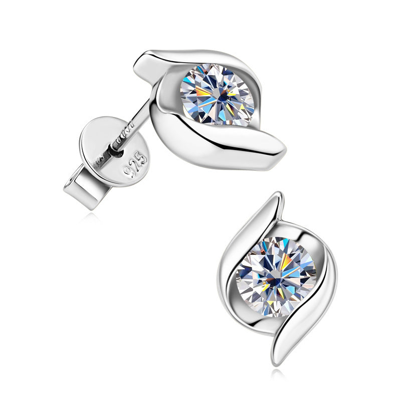 Luxe Sparkle: Affordable High-Grade Moissanite Stud Earrings