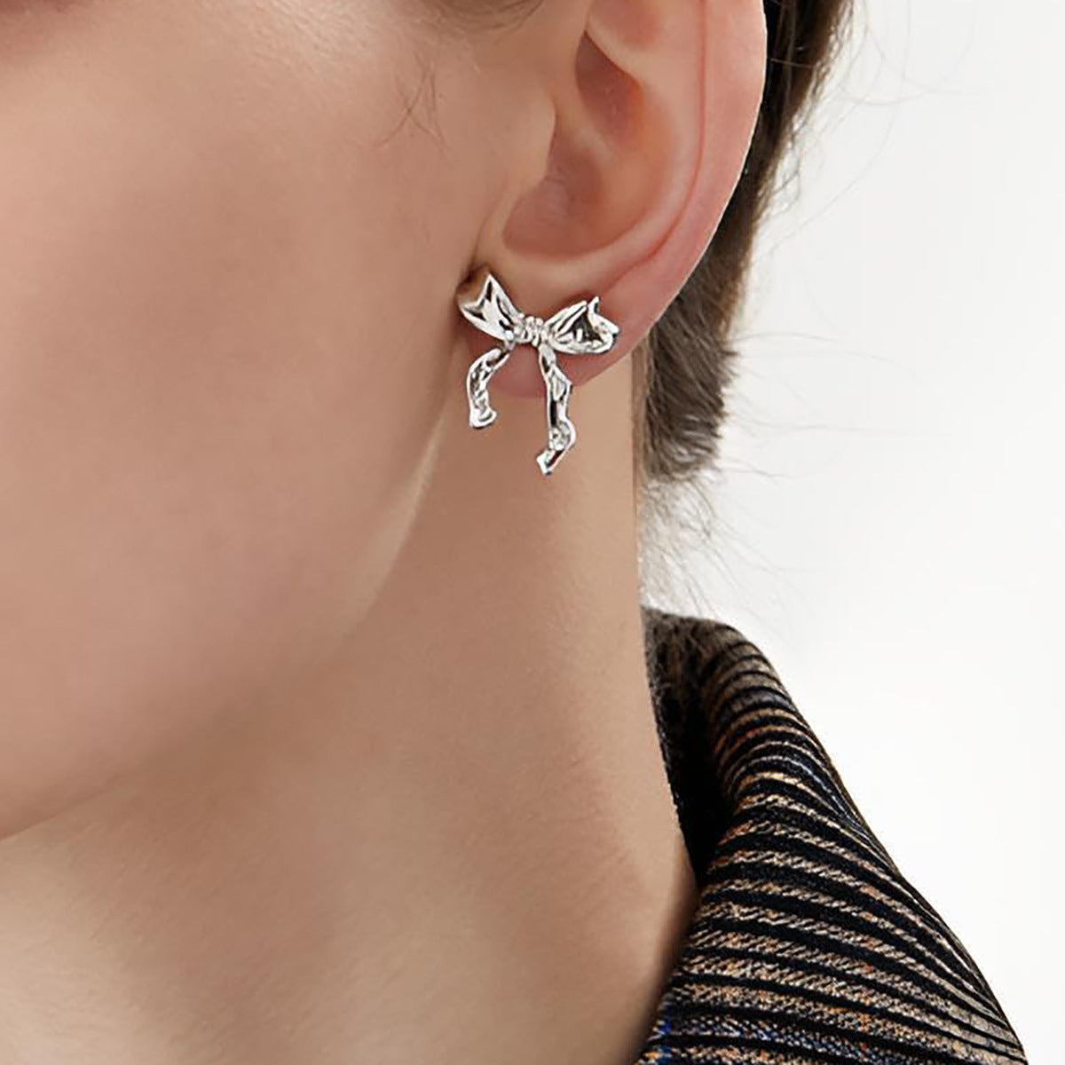 Chic Knots: Fashionably Versatile Bow Earrings
