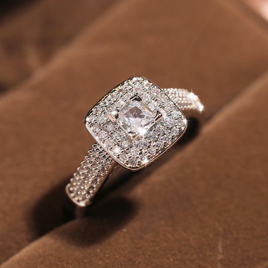 Timeless Elegance: Round Zircon Engagement Ring with Four-Claw Setting