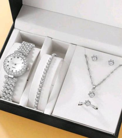 Radiant Elegance: Luxury Rhinestone Quartz Bracelet Watch - A Timepiece of Opulence for Women